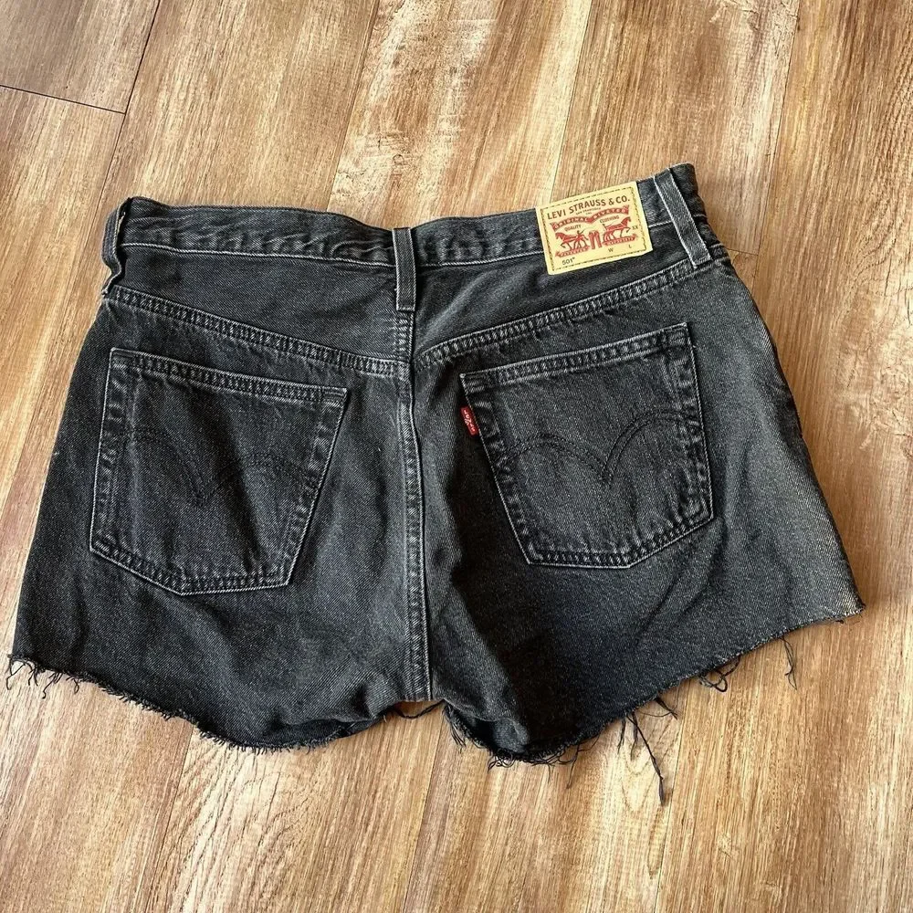 Levi's 501 Button‎ Fly Black Denim Jean Shorts Women's 27 Distressed Raw Hem